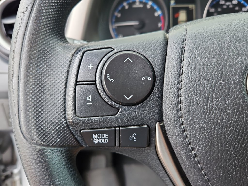 Used 2017 Toyota RAV4 LE FWD image 10