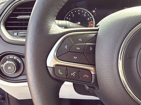 Used 2022 Jeep Renegade Latitude w/ Convenience Group image 26