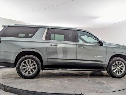 Used 2023 Chevrolet Suburban Premier image 9