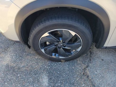 Used 2024 Nissan Rogue SV AWD/4WD image 6