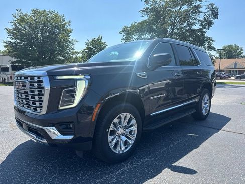 Used 2025 GMC Yukon Denali w/ Advanced Technology Package AWD/4WD image 3