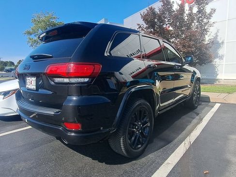 Used 2019 Jeep Grand Cherokee Altitude AWD/4WD image 2