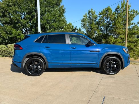 Used 2025 Volkswagen Atlas Cross Sport SEL R-Line AWD/4WD image 7