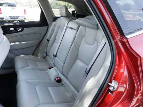 Used 2022 Volvo XC60 B5 Inscription w/ Advanced Package FWD image 30
