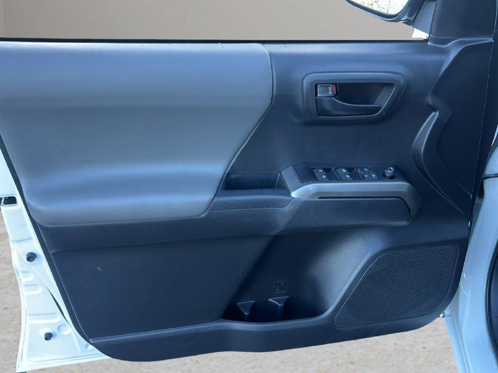 Certified 2022 Toyota Tacoma SR5 w/ Technology Package RWD image 9