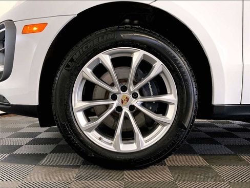 Certified 2026 Porsche Macan AWD/4WD image 11