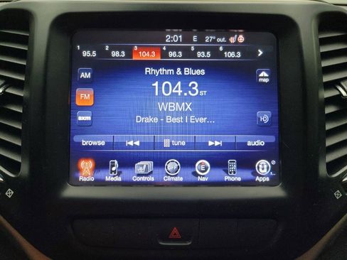 Used 2015 Jeep Cherokee Limited image 25