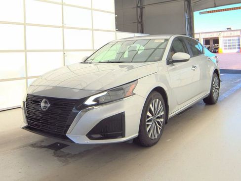 Used 2023 Nissan Altima 2.5 SV AWD/4WD image 1