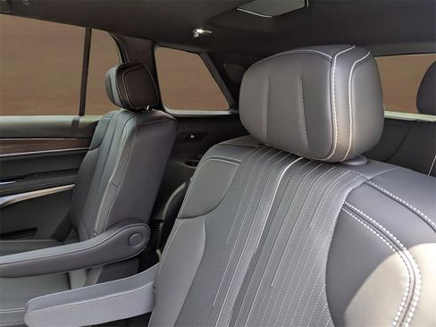 New 2026 Cadillac Vistiq Sport image 16