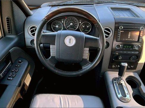 Used 2008 Lincoln Mark LT 4x4 image 10