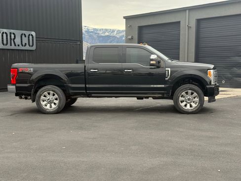 Used 2019 Ford F250 Platinum w/ Platinum Ultimate Package image 3