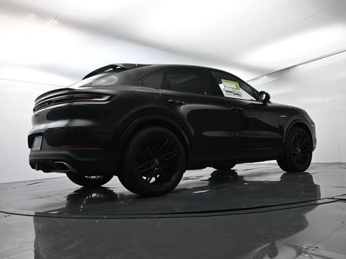 Certified 2026 Porsche Cayenne E-Hybrid Coupe AWD/4WD image 52