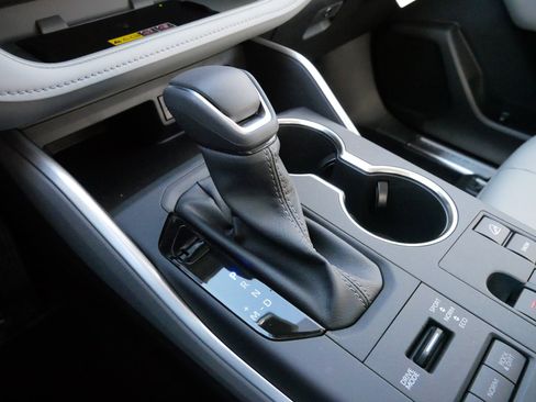 Certified 2026 Toyota Highlander XLE image 24