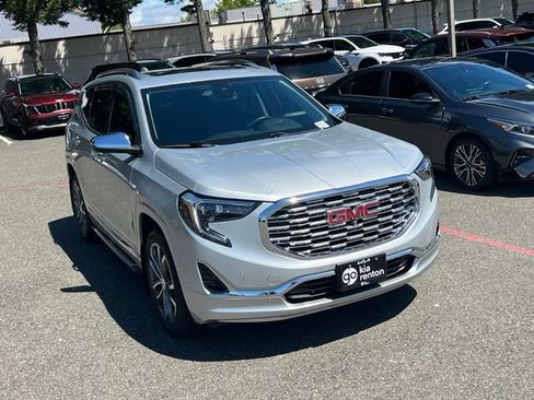 Used 2020 GMC Terrain Denali w/ Denali Premium Package AWD/4WD image 5
