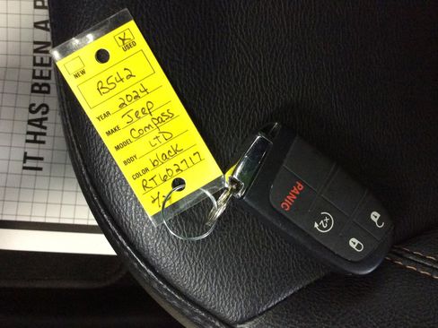 Used 2024 Jeep Compass Limited image 36