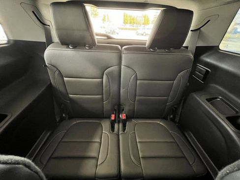 Used 2022 GMC Acadia SLT w/ LPO, Roadside Safety Package AWD/4WD image 26