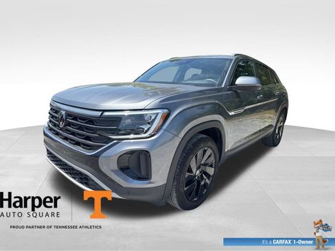 Used 2024 Volkswagen Atlas Cross Sport SE w/ Panoramic Sunroof Package FWD image 1
