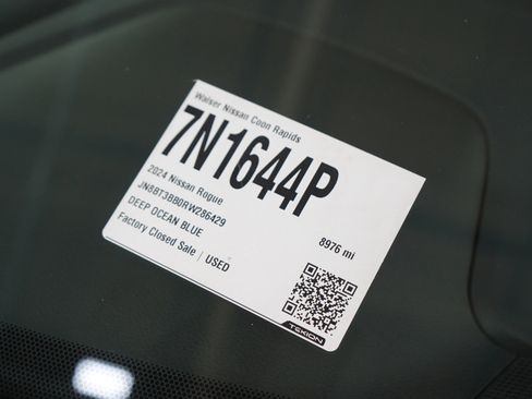 Used 2024 Nissan Rogue SV w/ SV Premium Package image 30