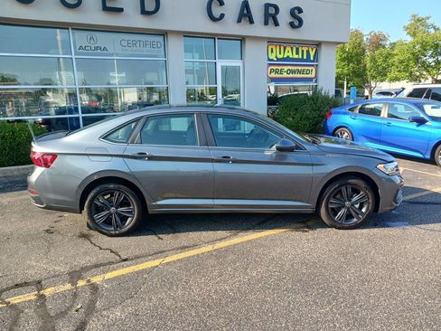 Used 2023 Volkswagen Jetta SE FWD image 2