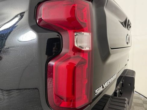 Used 2024 Chevrolet Silverado 2500 ZR2 w/ Technology Package AWD/4WD image 7