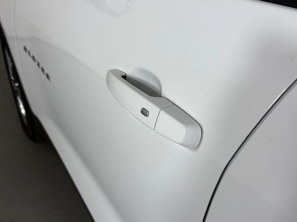 Used 2025 Chevrolet Blazer LT FWD image 12