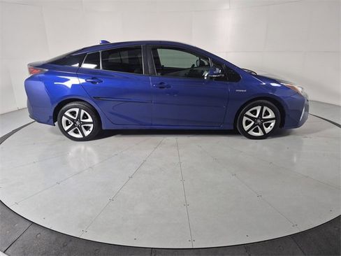 Certified 2016 Toyota Prius Four image 5