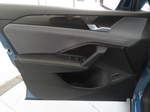 New 2026 Volkswagen Tiguan SE FWD image 11