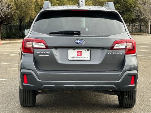 Used 2018 Subaru Outback 2.5i Premium image 5