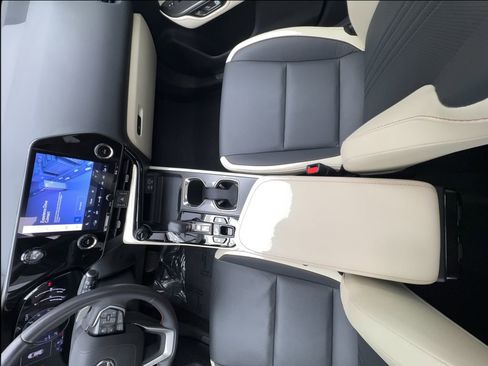 Used 2024 Lexus NX 250 FWD w/ Towing Package (2000 Lbs) image 39