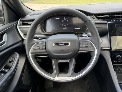 New 2025 Jeep Grand Cherokee L Altitude RWD image 20