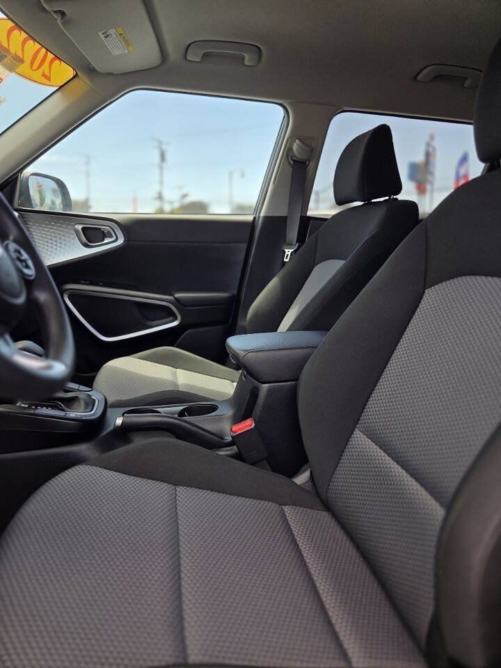 Used 2022 Kia Soul LX FWD image 25