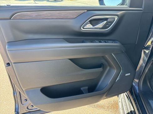 Used 2023 Chevrolet Suburban LT image 8