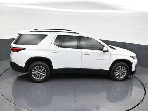 Used 2024 Chevrolet Traverse LT image 21