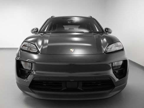 Certified 2025 Porsche Macan 4 Electric image 8