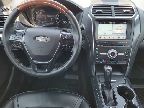 Used 2018 Ford Explorer Platinum AWD/4WD image 10