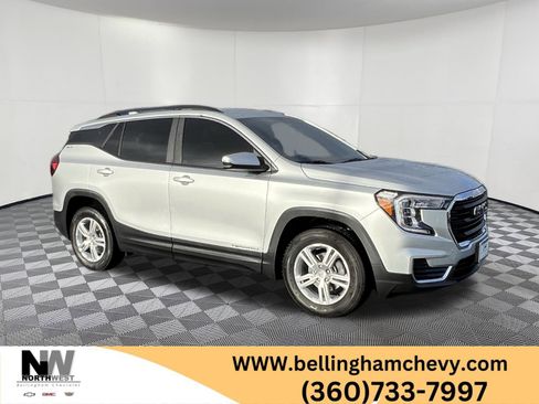 Used 2022 GMC Terrain SLE w/ Driver Convenience Package image 1