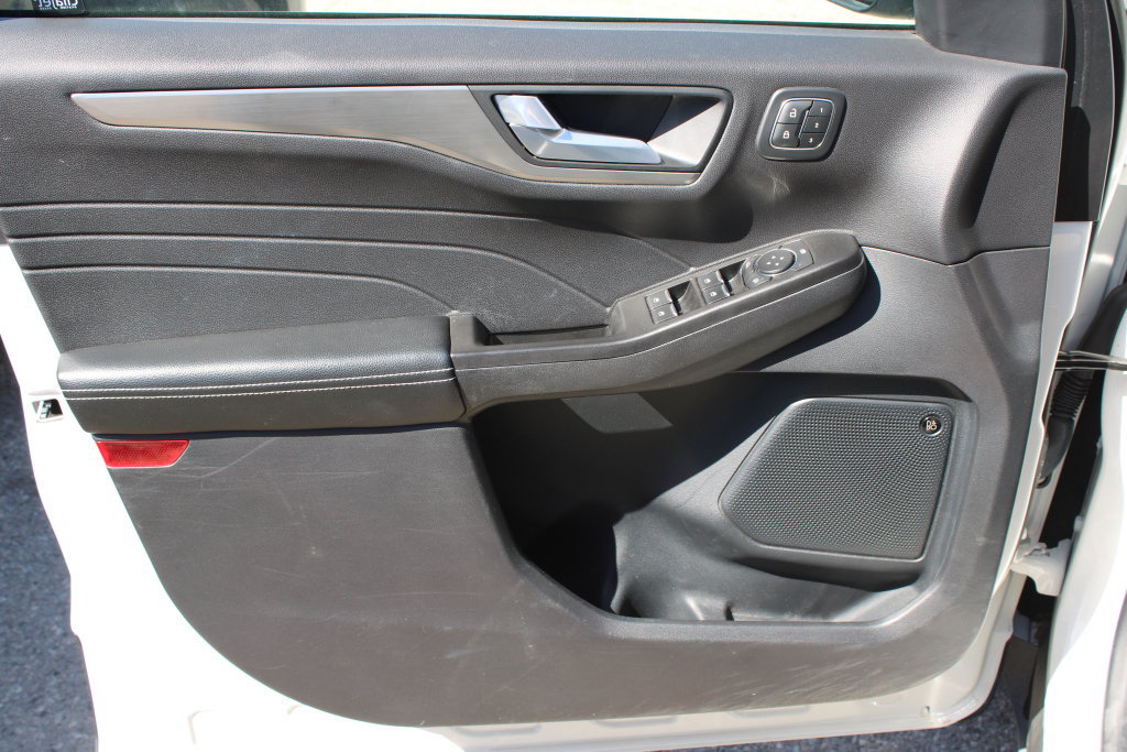 Used 2021 Ford Escape Titanium w/ Class II Trailer Tow Package FWD image 32