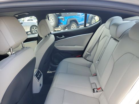 Used 2025 Genesis G70 2.5T image 16