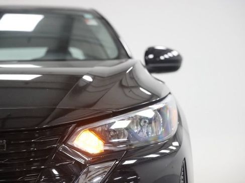 Used 2025 Nissan Sentra SV FWD image 2