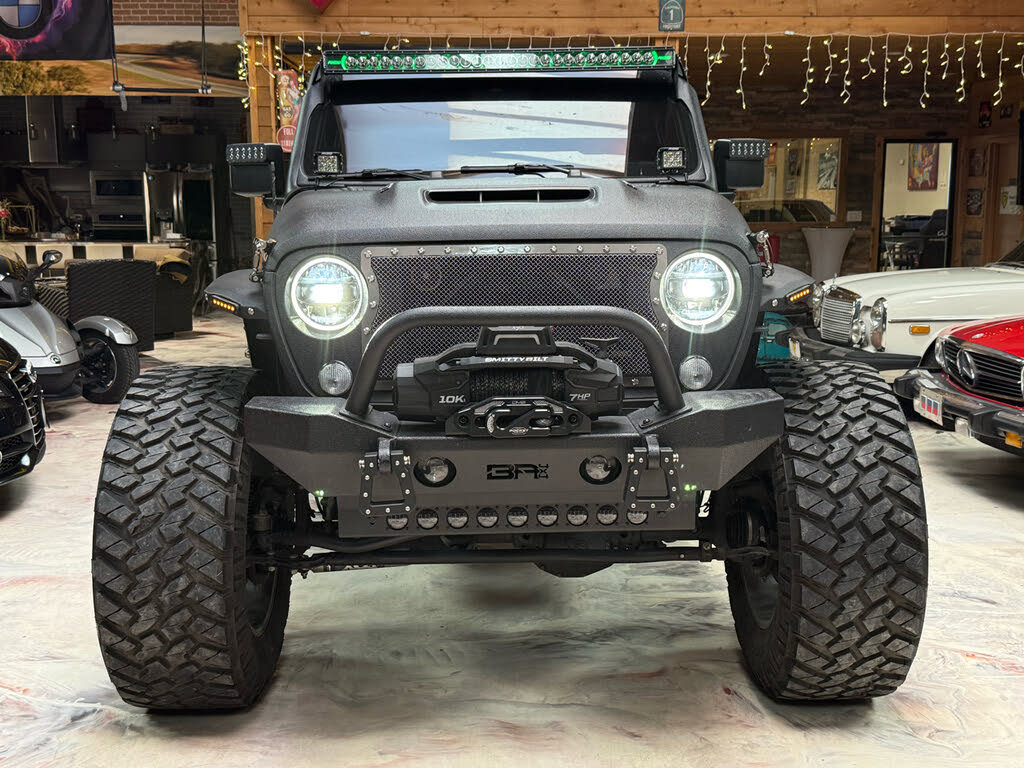 Used 2023 Jeep Wrangler Unlimited Rubicon 392 w/ Xtreme Recon 35" Tire Package AWD/4WD image 4