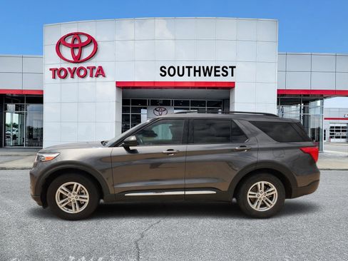Used 2020 Ford Explorer XLT w/ Equipment Group 202A RWD image 3