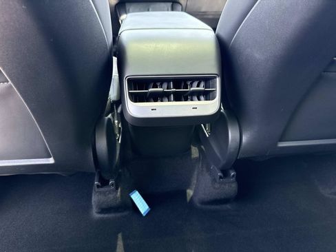 Used 2023 Tesla Model Y Long Range AWD/4WD image 18