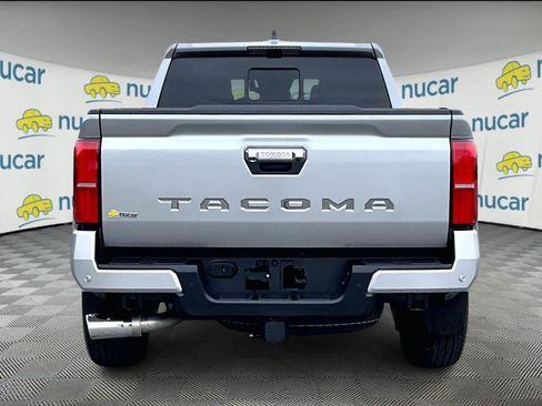 Used 2025 Toyota Tacoma Limited image 5
