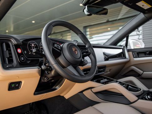 New 2026 Porsche Cayenne Coupe image 4