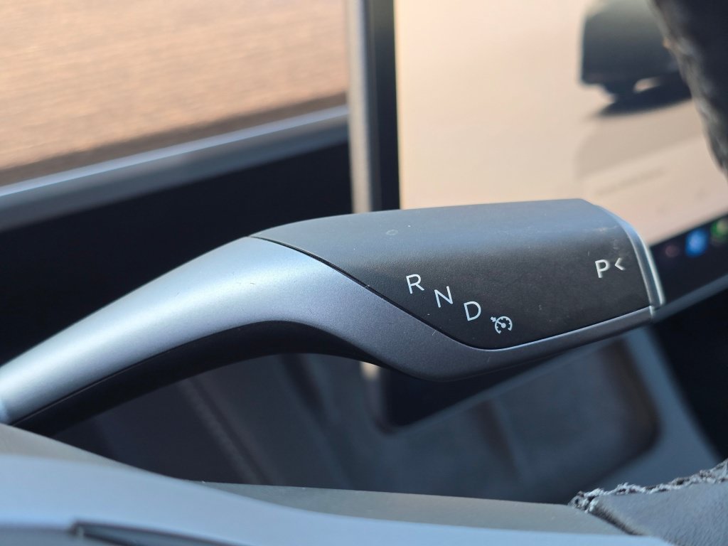 Used 2025 Tesla Model Y Long Range RWD image 16