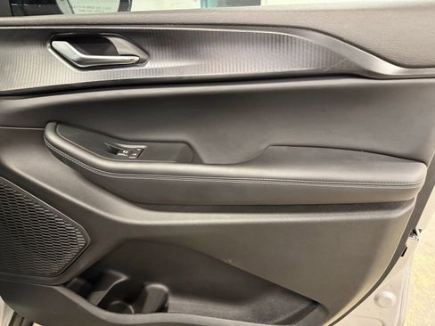 Used 2025 Jeep Grand Cherokee L Altitude RWD image 26