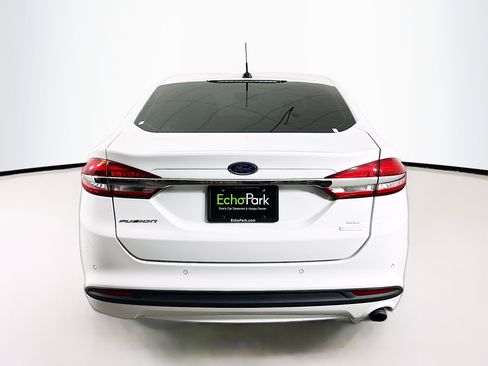 Used 2018 Ford Fusion SE image 7