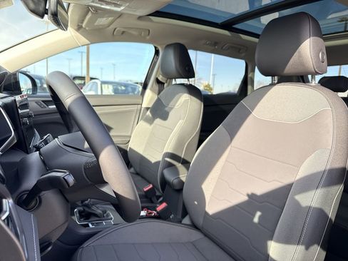 New 2026 Volkswagen Taos SE image 12