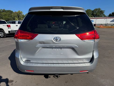 Used 2013 Toyota Sienna LE image 4