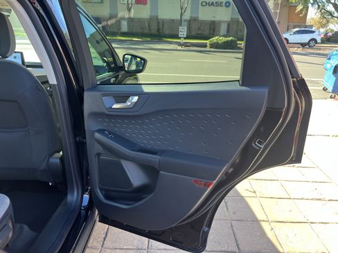 Used 2020 Ford Escape SE image 33